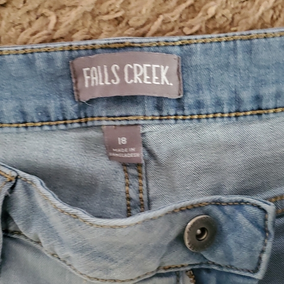 Bermuda shorts - Picture 2 of 4